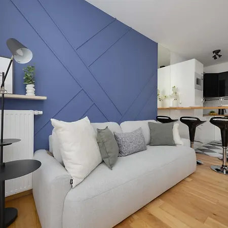Stylish One Bedroom In With Parking By Renters شقة *