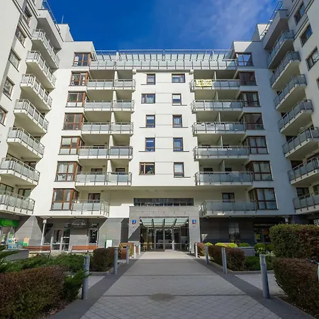 Stylish One Bedroom In With Parking By Renters شقة وارسو