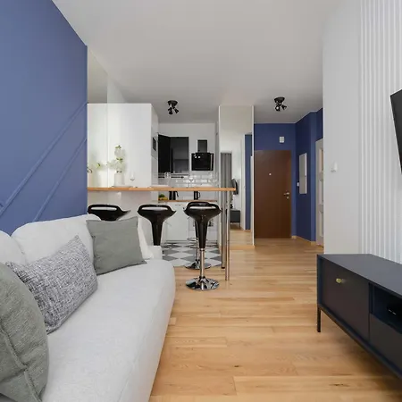 Stylish One Bedroom In With Parking By Renters