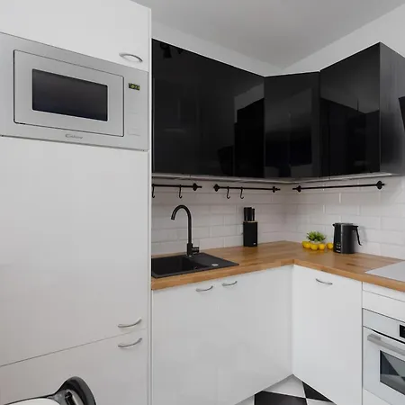 Stylish One Bedroom In With Parking By Renters شقة