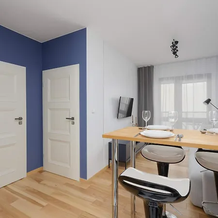 Stylish One Bedroom In With Parking By Renters شقة وارسو