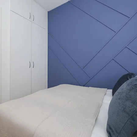 Stylish One Bedroom In With Parking By Renters * وارسو